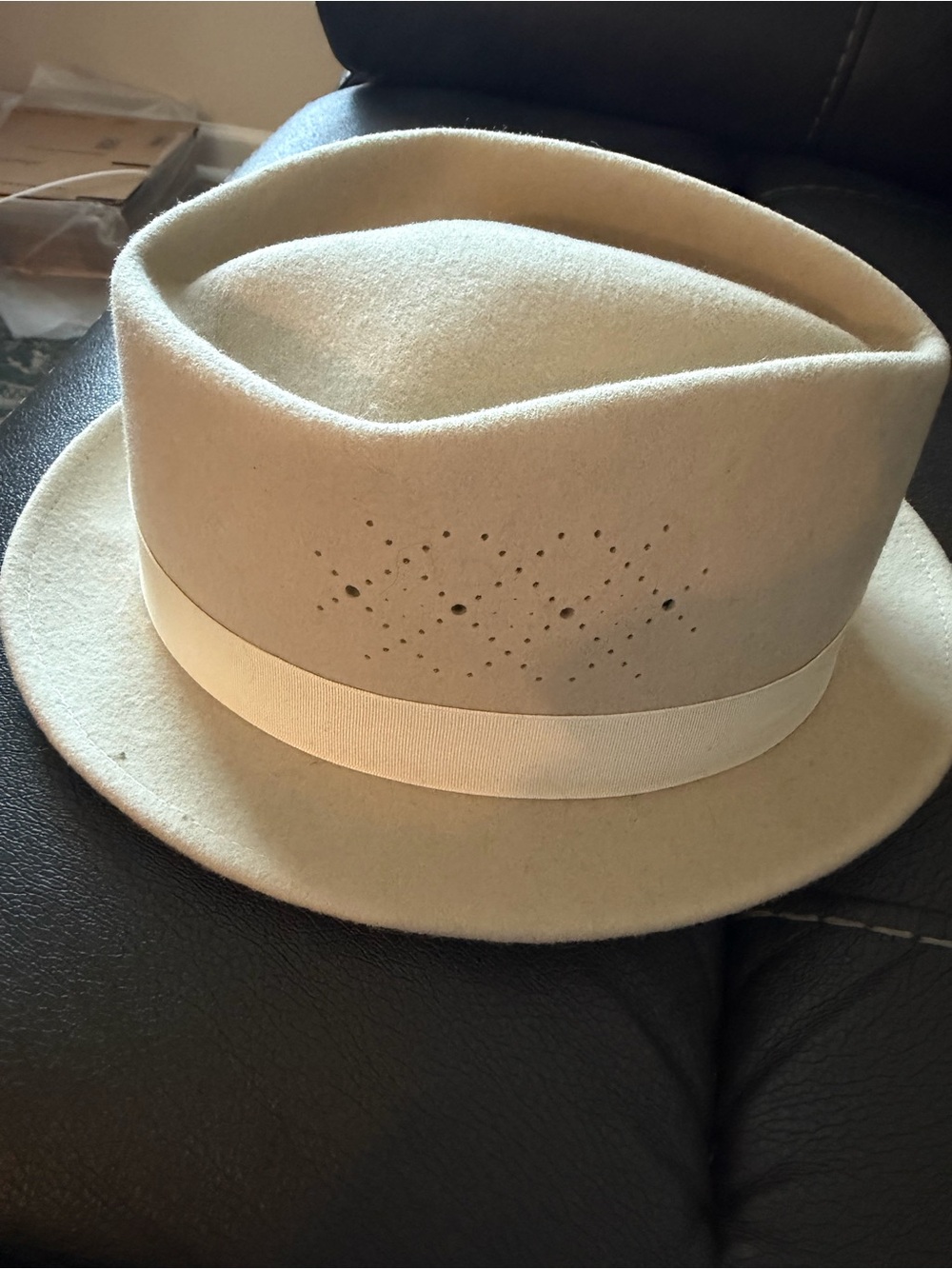 Bailey of Hollywood cream-colored wool felt dress hat - Picture 3 of 11